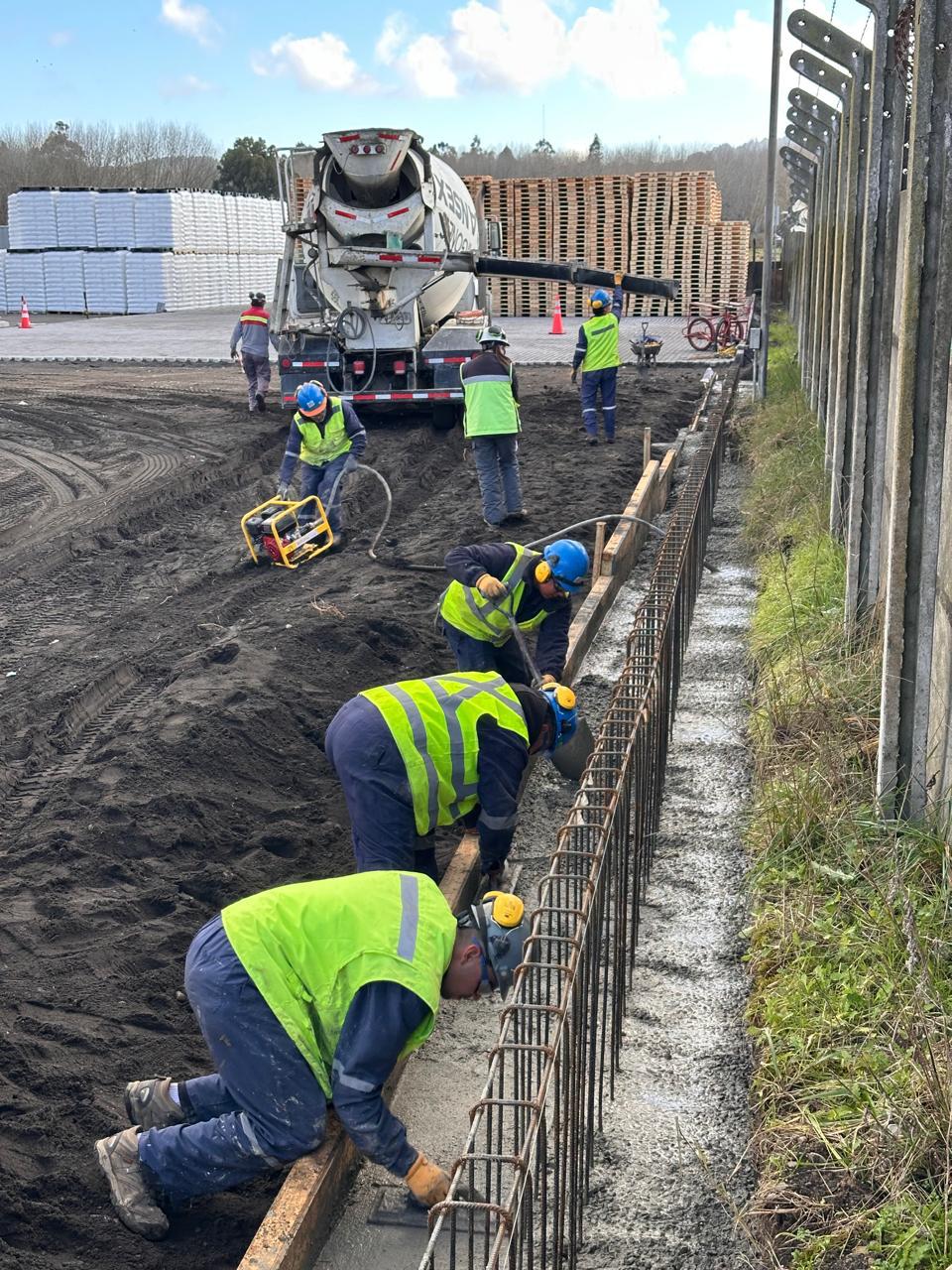 Construcción de muro de contención tipo cantilever